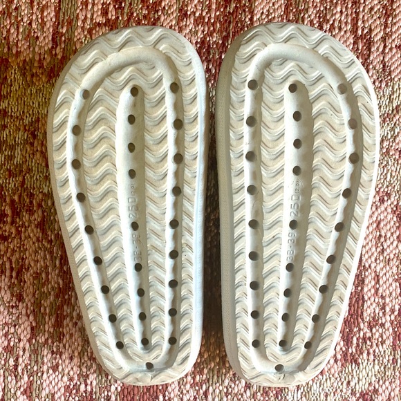 Pillow Slides - Picture 6 of 6